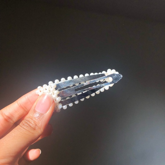 💫 Pair of Pearl Hair Clips - Picture 3 of 6